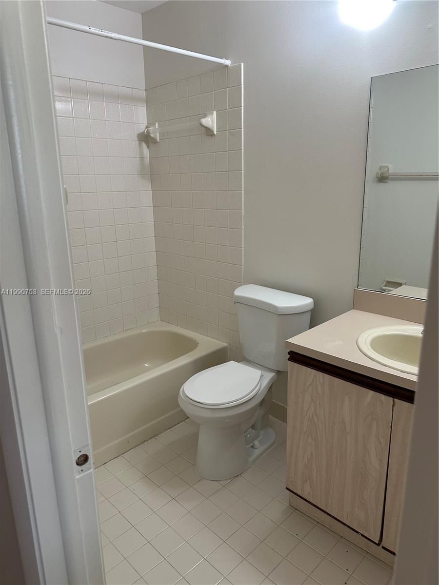 Real estate property located at 14261 94th Cir Ln UNIT 105-20 #105-20, Miami-dade, Camelot Three Condo, Miami, FL