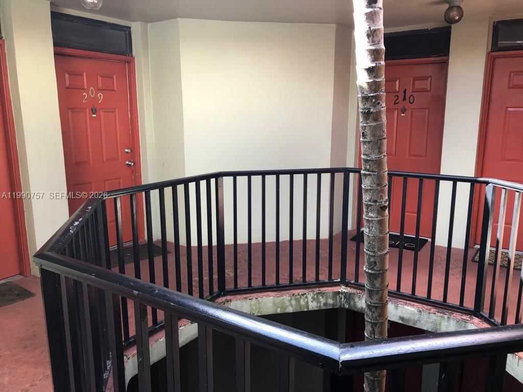Real estate property located at 215 Lake Pointe Dr #103, Broward, Lake Pointe 8 Condo, Oakland Park, FL