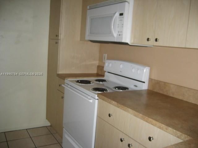 Real estate property located at 15328 72 ST #8-14, Miami-dade, Rozland Condo, Miami, FL