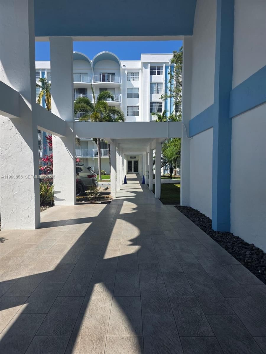 Real estate property located at 486 165th St Rd B-405, Miami-dade, Montecarlo Condo, Miami, FL