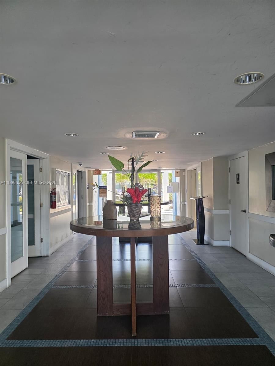 Real estate property located at 486 165th St Rd B-405, Miami-dade, Montecarlo Condo, Miami, FL