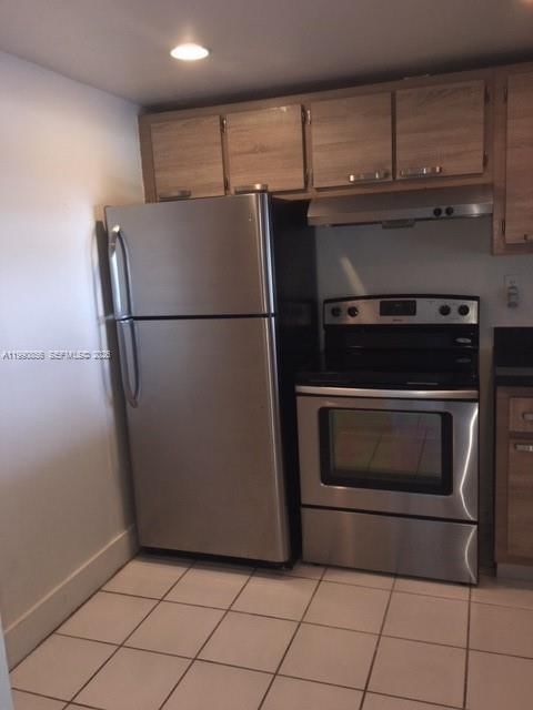 Real estate property located at 486 165th St Rd B-405, Miami-dade, Montecarlo Condo, Miami, FL