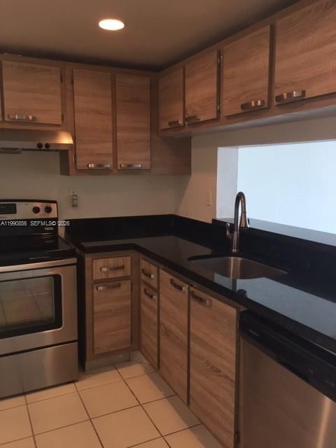 Real estate property located at 486 165th St Rd B-405, Miami-dade, Montecarlo Condo, Miami, FL