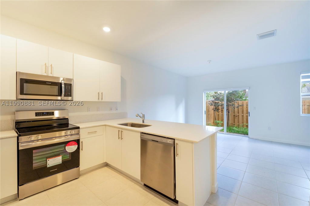 Real estate property located at 5514 27th St, Broward, Calcutta First Addition, Lauderhill, FL