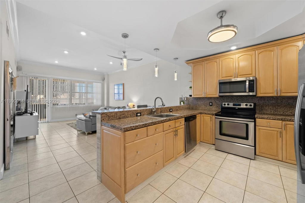 Real estate property located at 3725 Ocean Dr PH18, Broward, Sea Air Towers Condo, Hollywood, FL