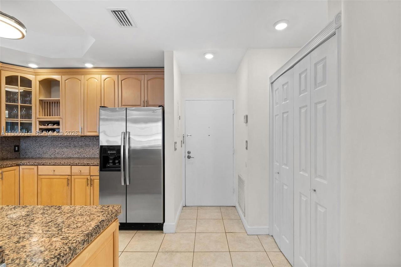 Real estate property located at 3725 Ocean Dr PH18, Broward, Sea Air Towers Condo, Hollywood, FL