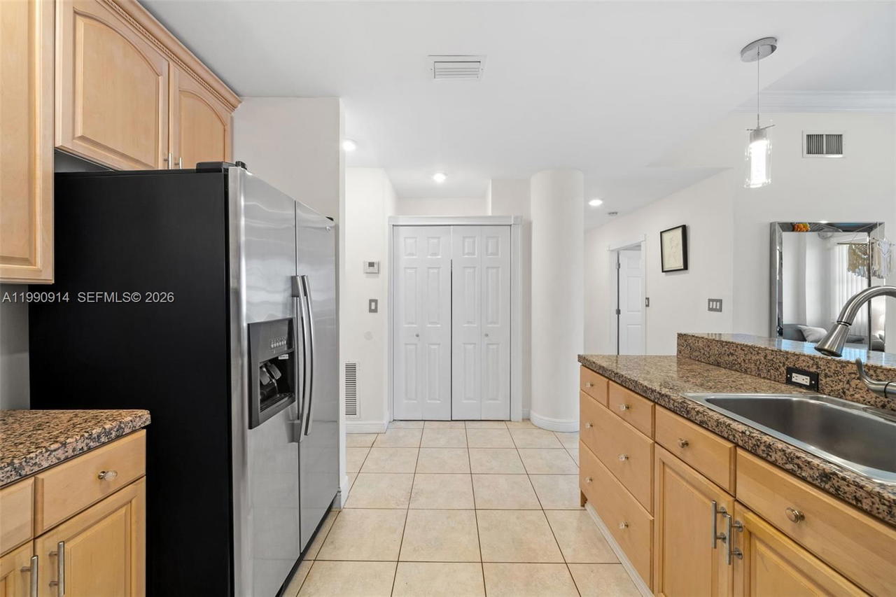 Real estate property located at 3725 Ocean Dr PH18, Broward, Sea Air Towers Condo, Hollywood, FL