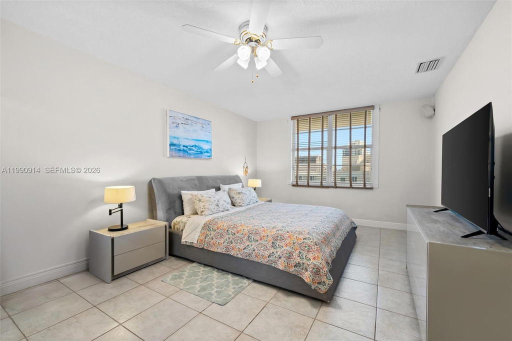 Real estate property located at 3725 Ocean Dr PH18, Broward, Sea Air Towers Condo, Hollywood, FL