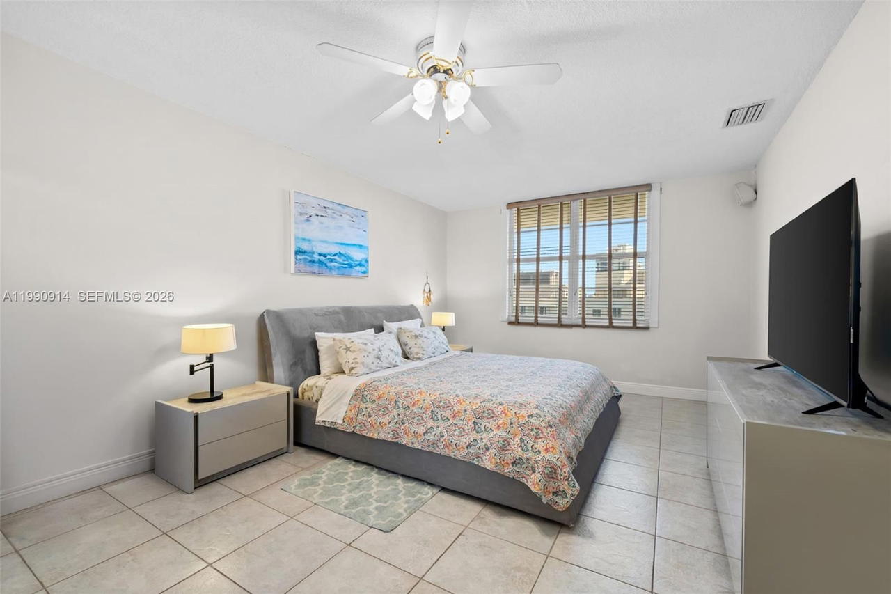 Real estate property located at 3725 Ocean Dr PH18, Broward, Sea Air Towers Condo, Hollywood, FL