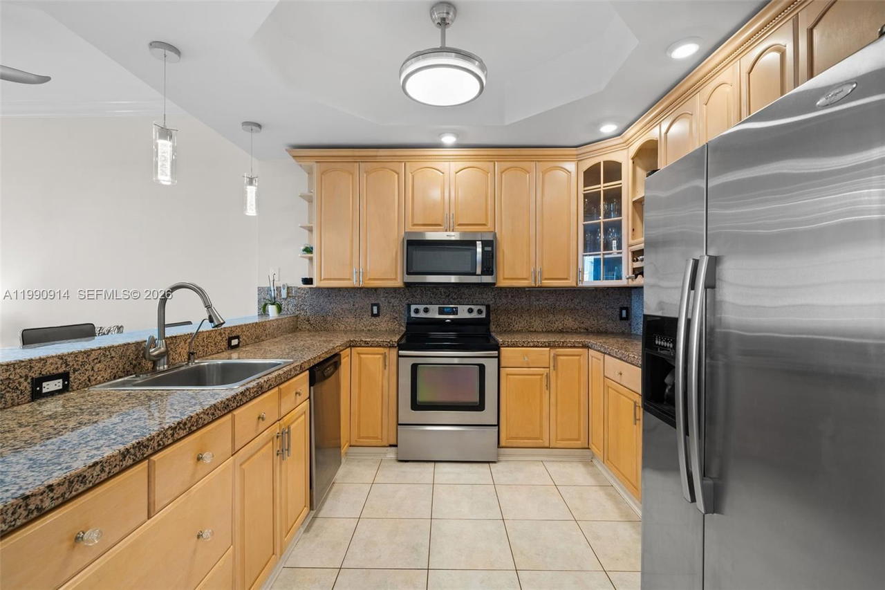Real estate property located at 3725 Ocean Dr PH18, Broward, Sea Air Towers Condo, Hollywood, FL