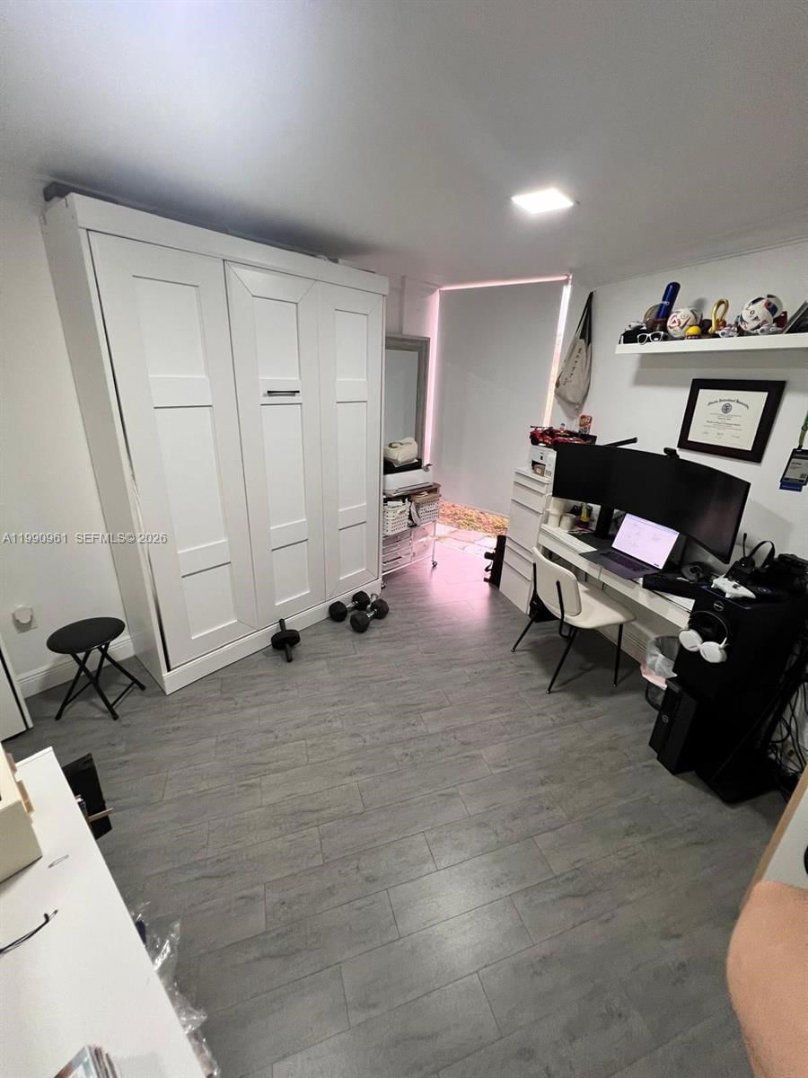 Real estate property located at 6955 186th St F104, Miami-dade, Las Brisas@ Country Club, Hialeah, FL