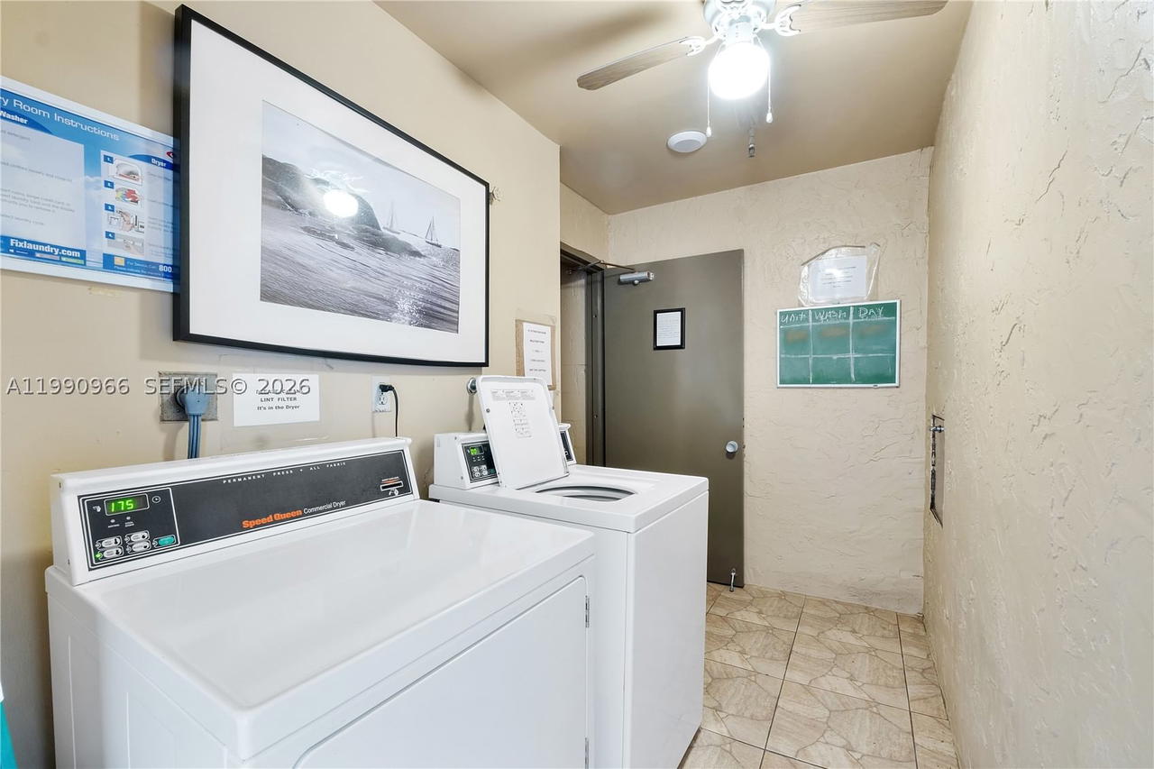 Real estate property located at 9201 Sunrise Lakes Blvd #304, Broward, Sunrise Lakes 108 Condo, Sunrise, FL