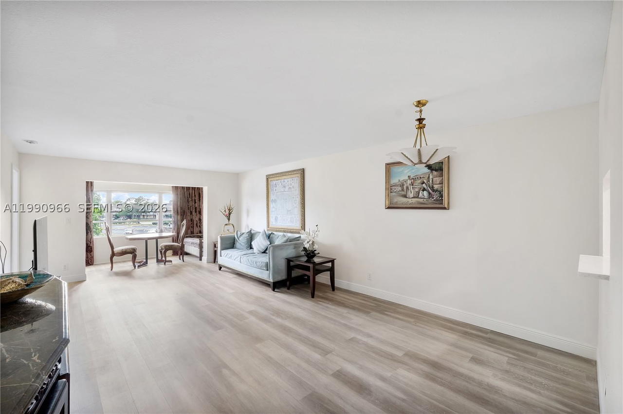Real estate property located at 9201 Sunrise Lakes Blvd #304, Broward, Sunrise Lakes 108 Condo, Sunrise, FL