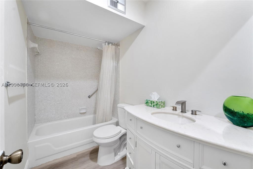 Real estate property located at 9201 Sunrise Lakes Blvd #304, Broward, Sunrise Lakes 108 Condo, Sunrise, FL