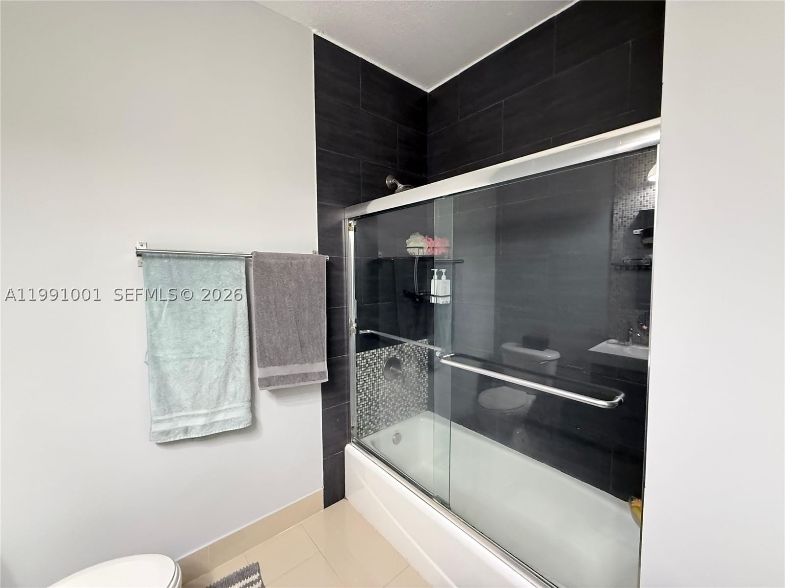 Real estate property located at 7809 114th Path, Miami-dade, Doral Isles North Sec Two, Doral, FL
