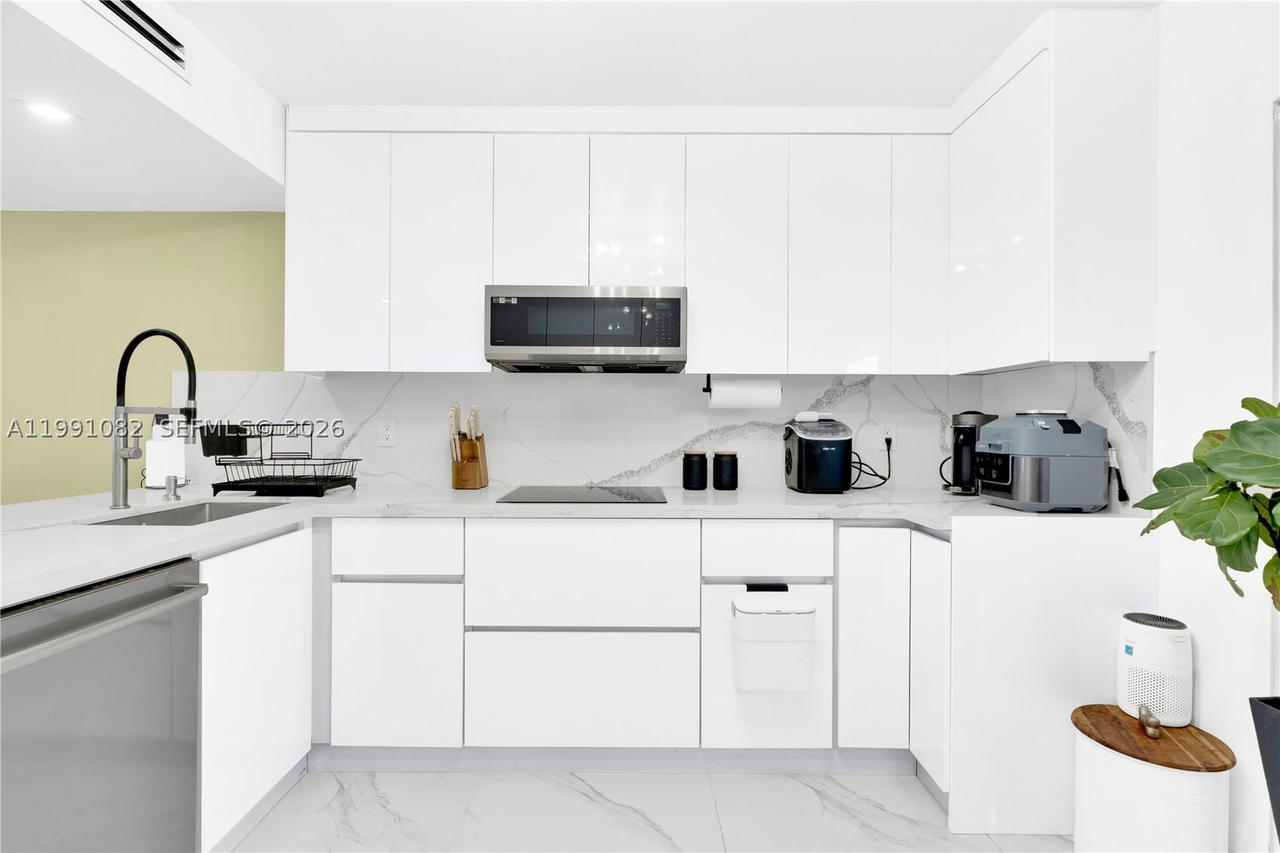 Real estate property located at 5362 24th Ave #117, Miami-dade, J R Condo Ph I, Hialeah, FL