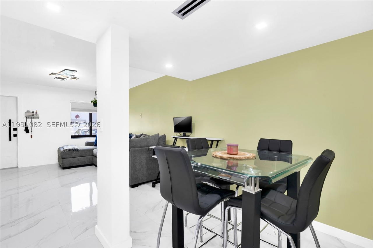 Real estate property located at 5362 24th Ave #117, Miami-dade, J R Condo Ph I, Hialeah, FL
