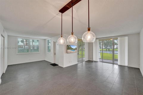 Real estate property located at 9330 Lagoon Pl #109, Broward, Poinciana 12 Pine Island, Davie, FL
