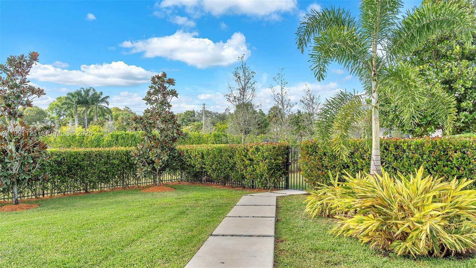 Real estate property located at 16772 Botaniko Dr S, Broward, Botaniko Weston Estates, Weston, FL