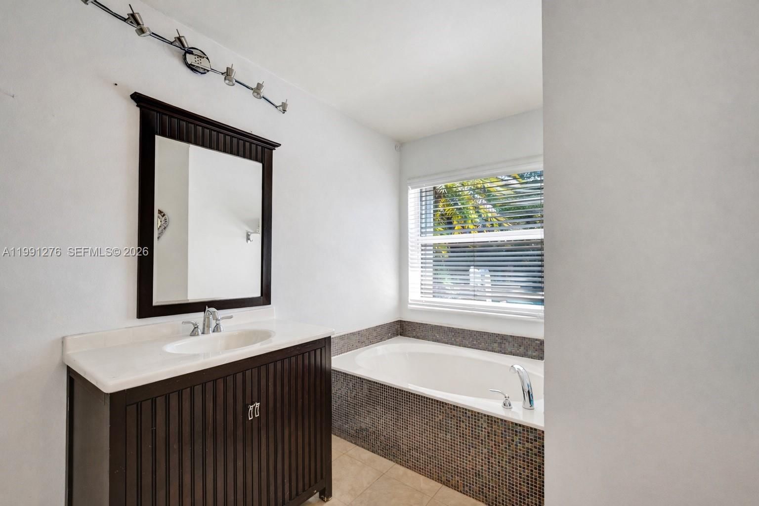 Real estate property located at 1080 Briar Ridge Rd, Broward, Sector 3 - Parcels C D E, Weston, FL