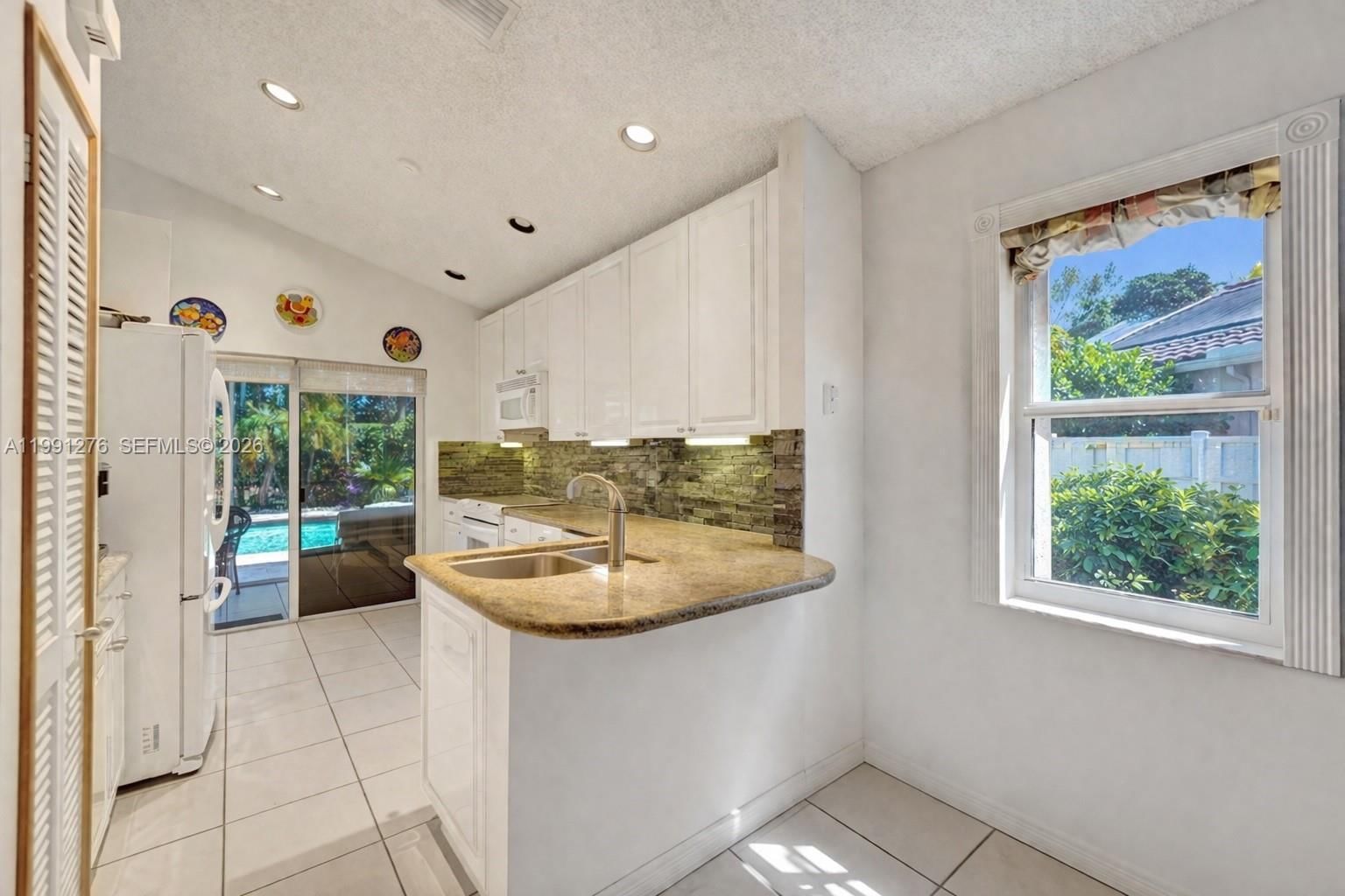 Real estate property located at 1080 Briar Ridge Rd, Broward, Sector 3 - Parcels C D E, Weston, FL