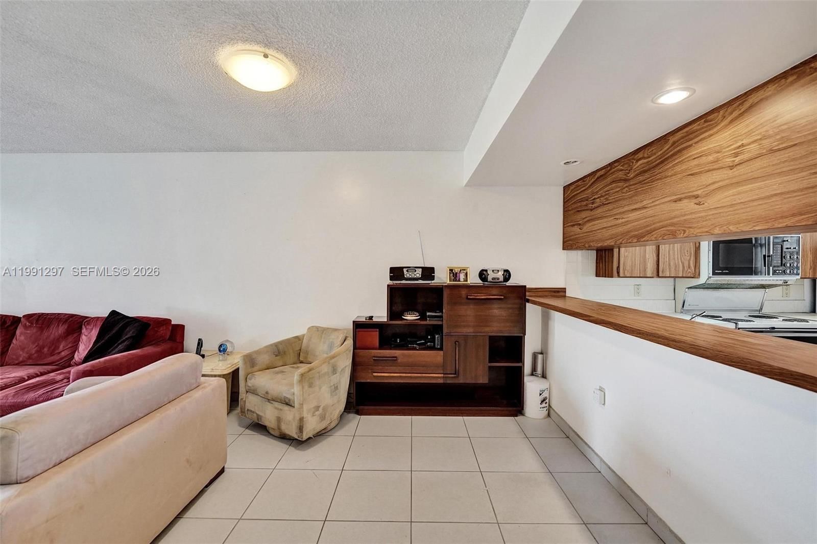 Real estate property located at 1502 Whitehall Dr #205, Broward, Condo 1 Of Whitehall Cond, Davie, FL