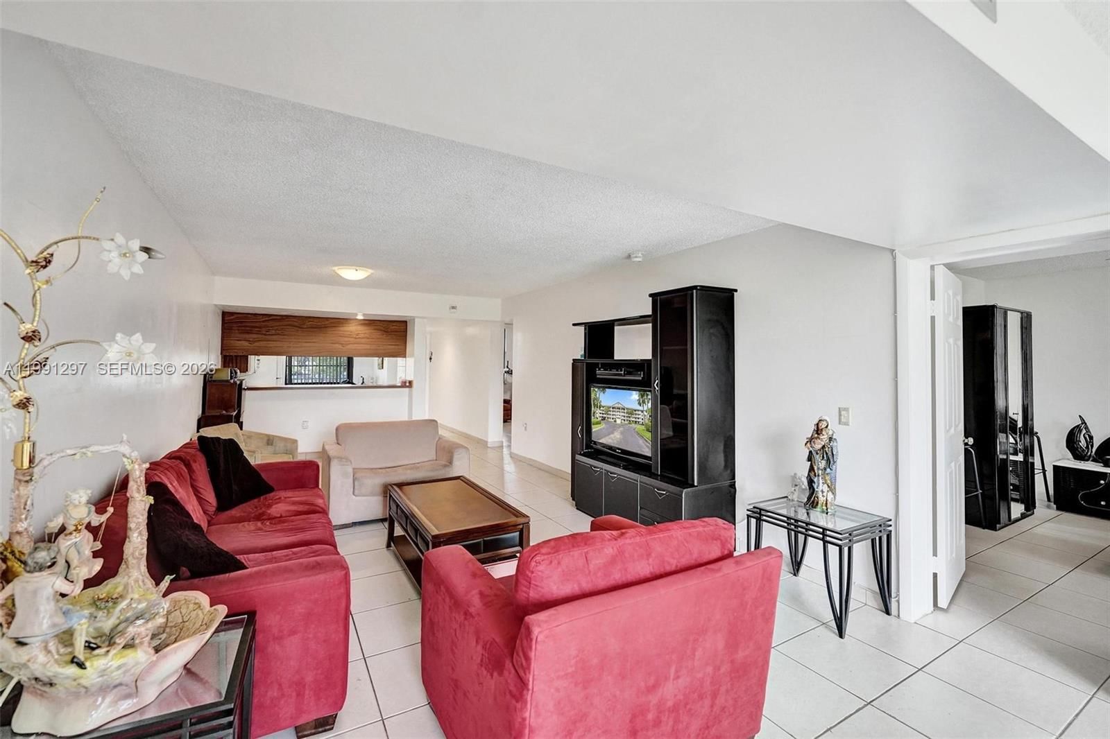 Real estate property located at 1502 Whitehall Dr #205, Broward, Condo 1 Of Whitehall Cond, Davie, FL