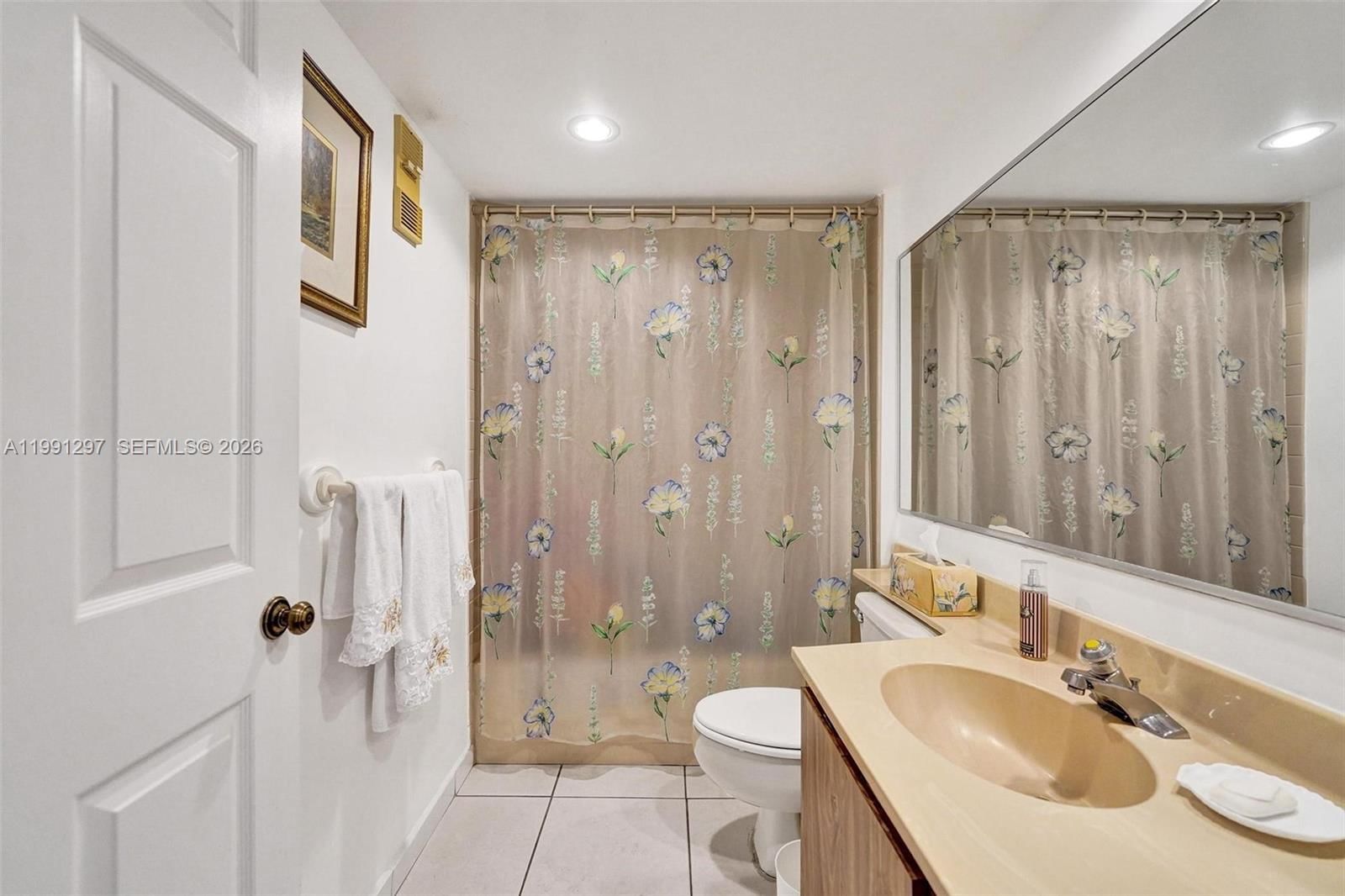 Real estate property located at 1502 Whitehall Dr #205, Broward, Condo 1 Of Whitehall Cond, Davie, FL