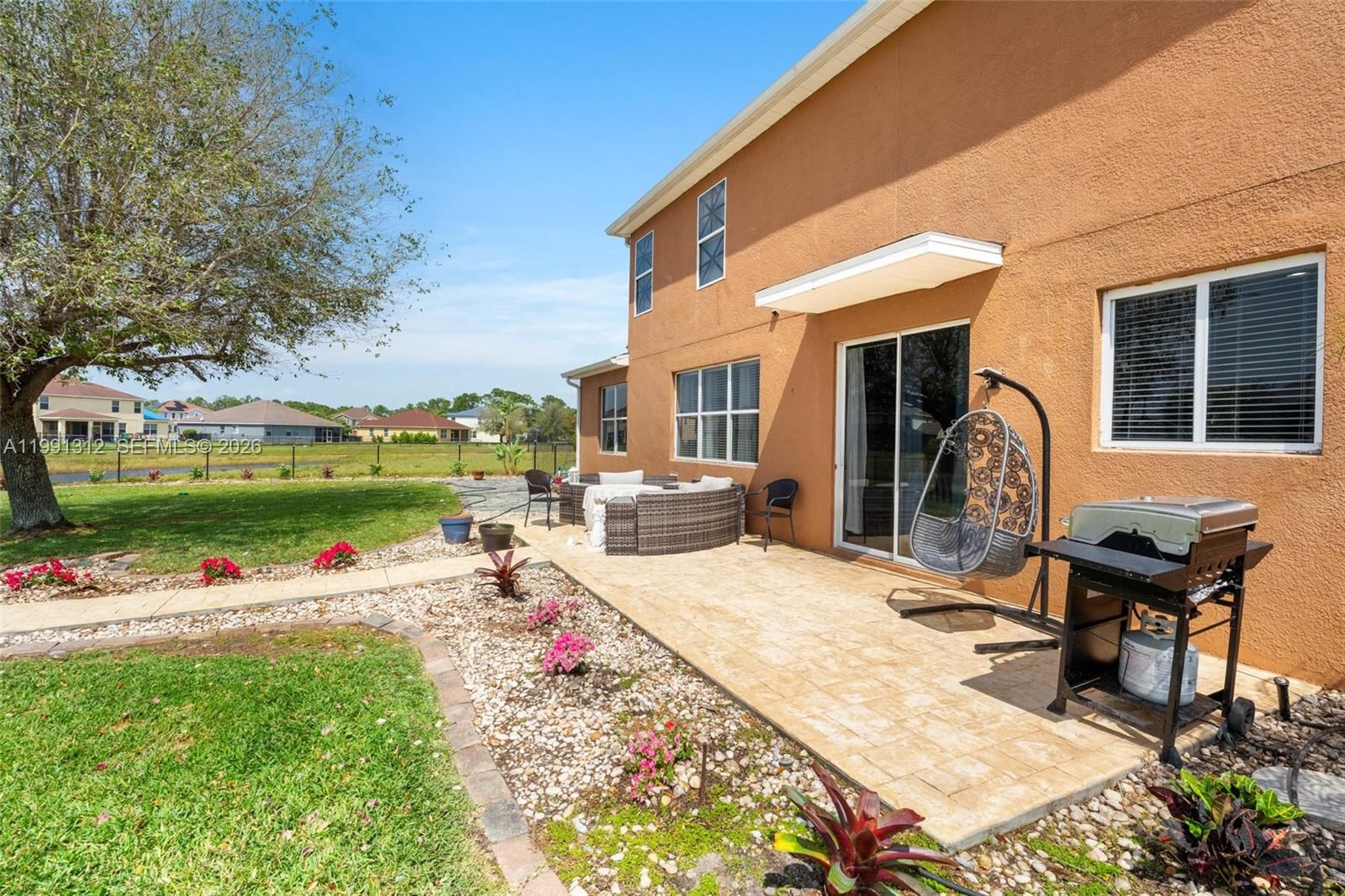 Real estate property located at 8130 blue daze ct, Lee, Town Lakes Ph 3, Lehigh Acres, FL