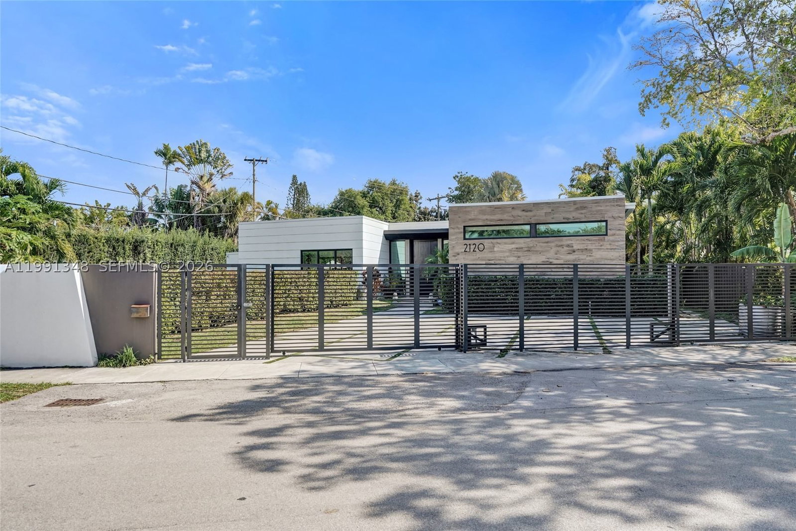 Real estate property located at 2120 197th Ter, Miami-dade, ¤skylake, Miami, FL