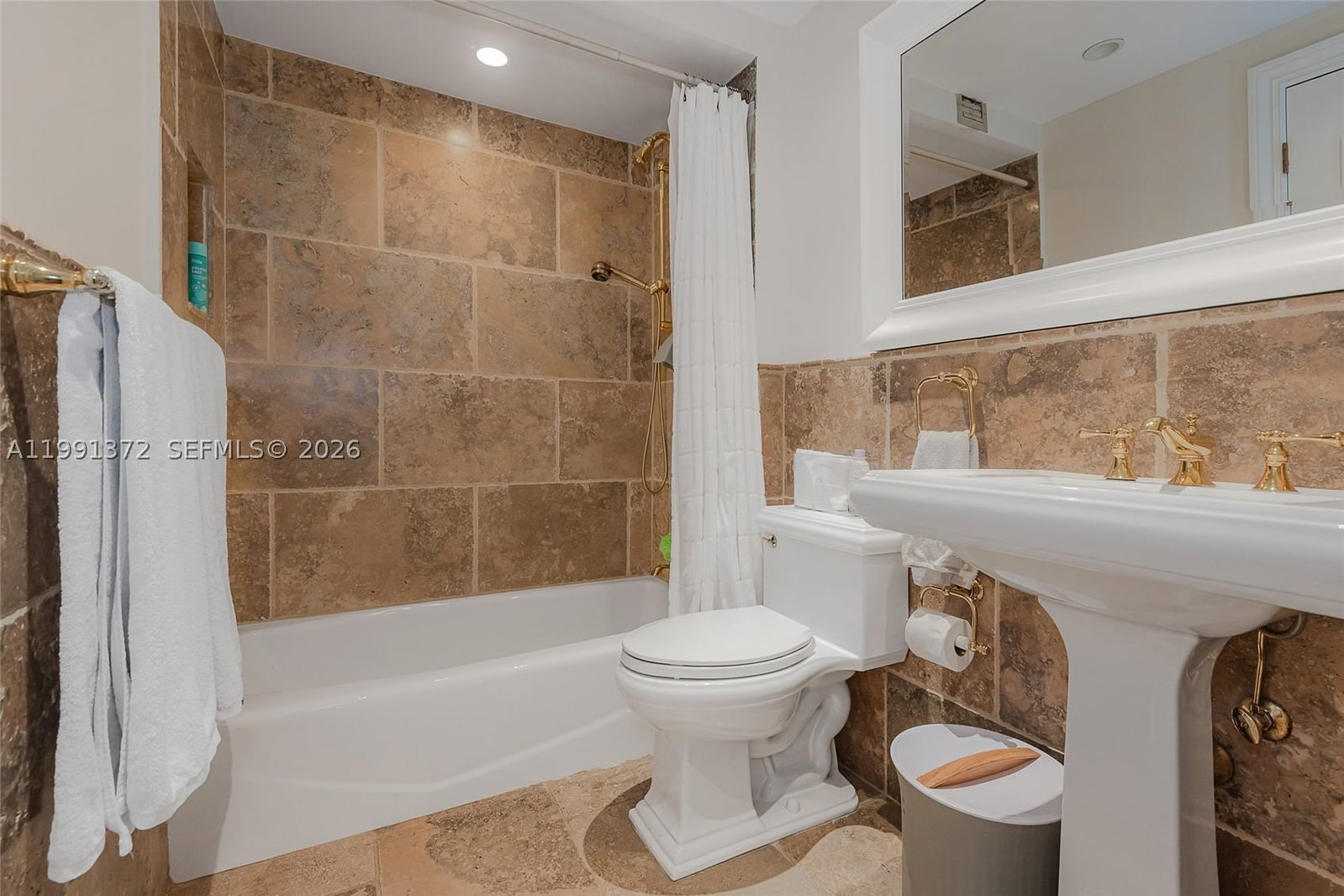 Real estate property located at 600 Grapetree Dr #9GN, Miami-dade, Mar-azul Condo, Key Biscayne, FL