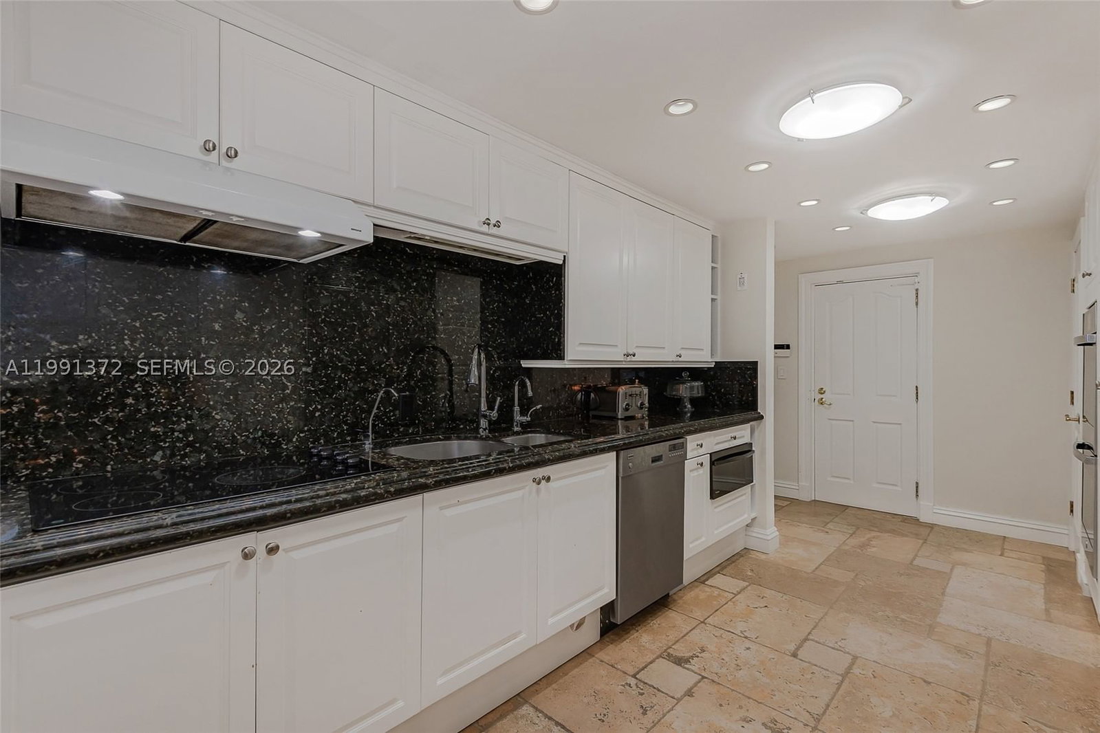 Real estate property located at 600 Grapetree Dr #9GN, Miami-dade, Mar-azul Condo, Key Biscayne, FL
