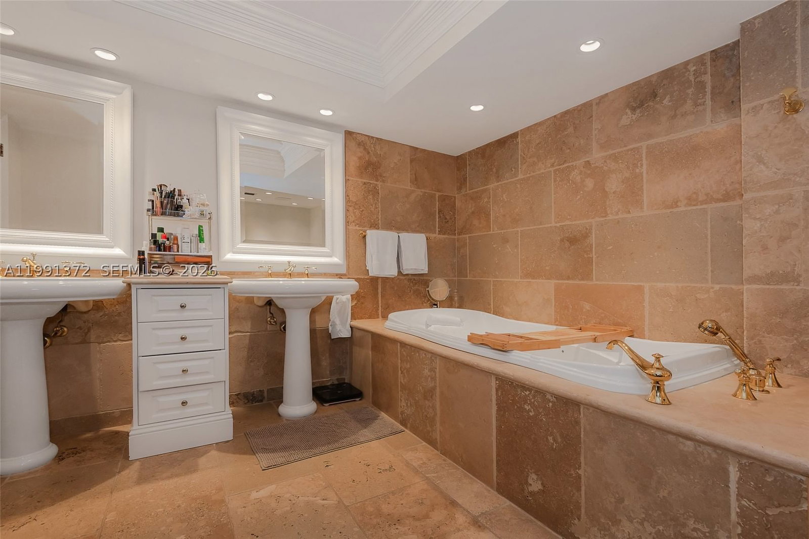 Real estate property located at 600 Grapetree Dr #9GN, Miami-dade, Mar-azul Condo, Key Biscayne, FL