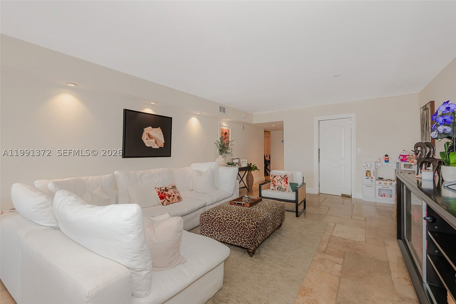 Real estate property located at 600 Grapetree Dr #9GN, Miami-dade, Mar-azul Condo, Key Biscayne, FL