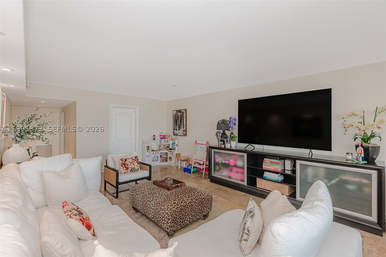 Real estate property located at 600 Grapetree Dr #9GN, Miami-dade, Mar-azul Condo, Key Biscayne, FL