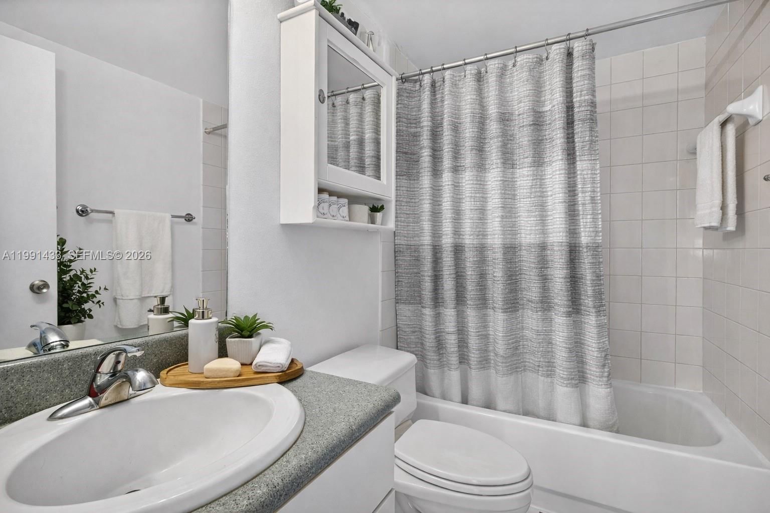 Real estate property located at 701 Brickell Key Blvd #1108, Miami-dade, Courvoisier Courts Condo, Miami, FL