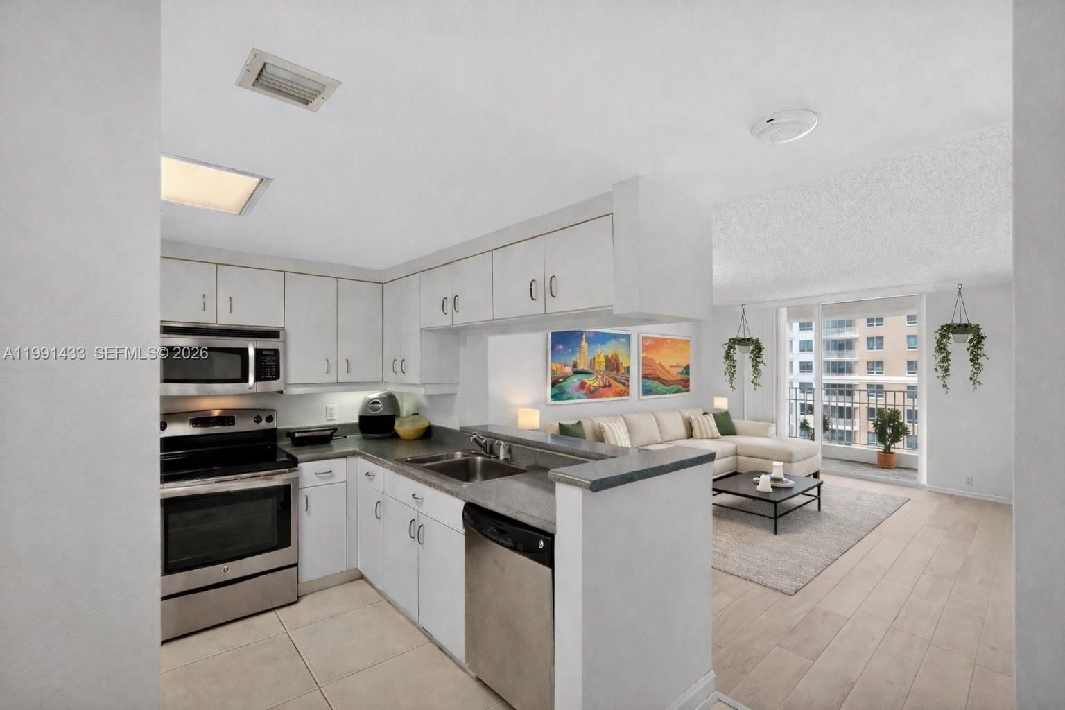 Real estate property located at 701 Brickell Key Blvd #1108, Miami-dade, Courvoisier Courts Condo, Miami, FL
