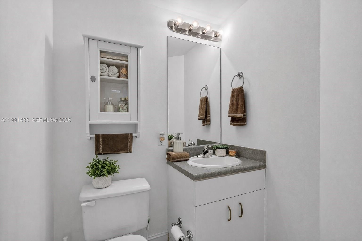 Real estate property located at 701 Brickell Key Blvd #1108, Miami-dade, Courvoisier Courts Condo, Miami, FL