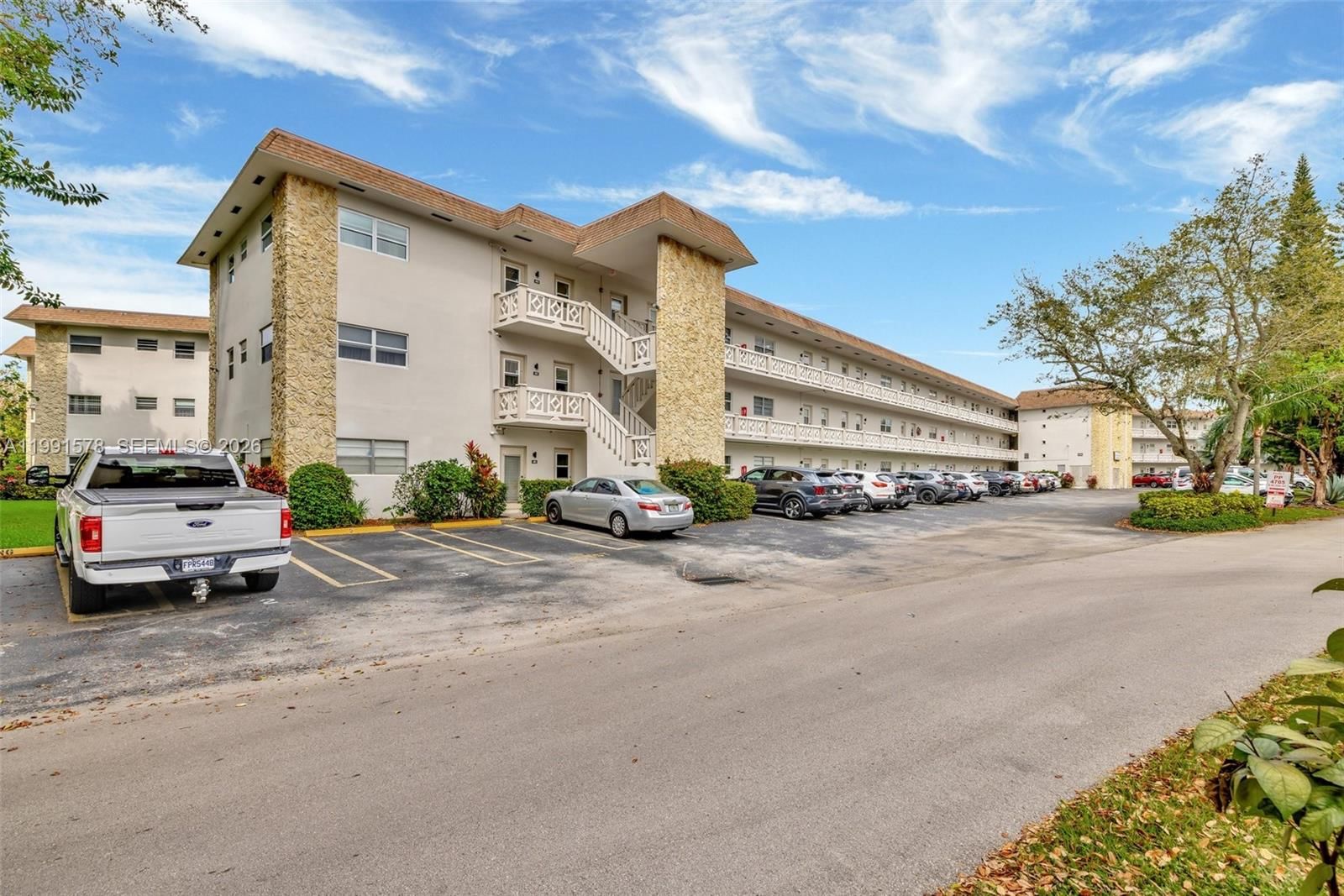 Real estate property located at 4705 35th St #501, Broward, Poinciana Gardens Condo, Lauderdale Lakes, FL