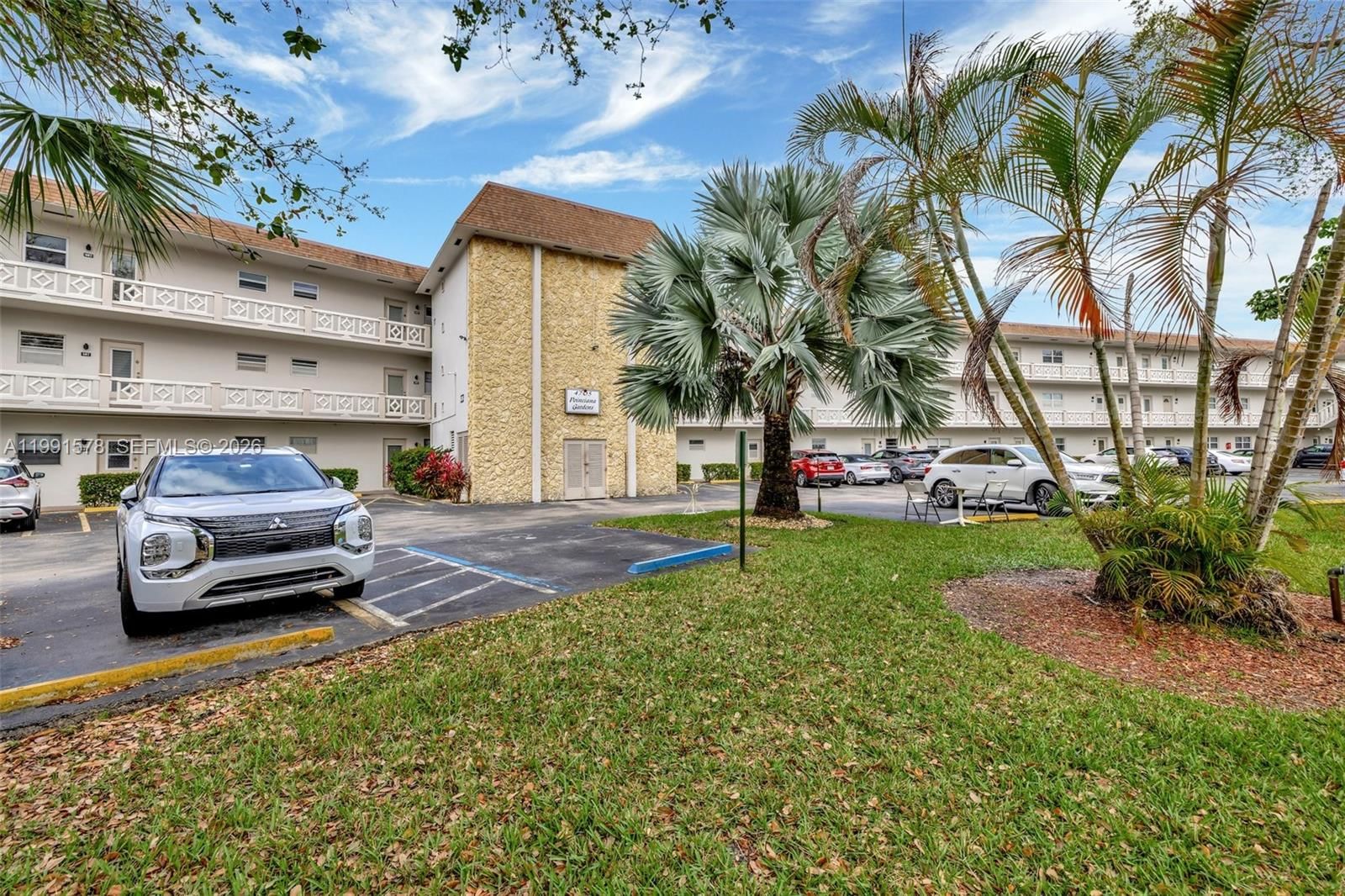 Real estate property located at 4705 35th St #501, Broward, Poinciana Gardens Condo, Lauderdale Lakes, FL