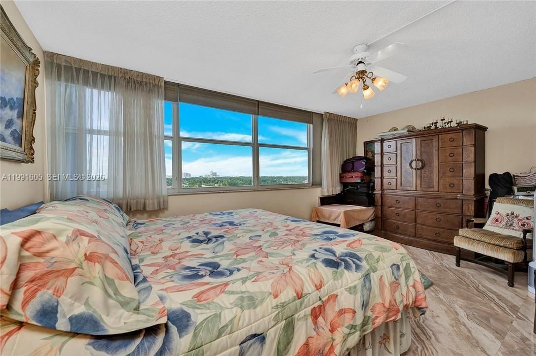 Real estate property located at 1400 Ocean Dr #1004, Broward, Trafalgar Towers Condomin, Hollywood, FL
