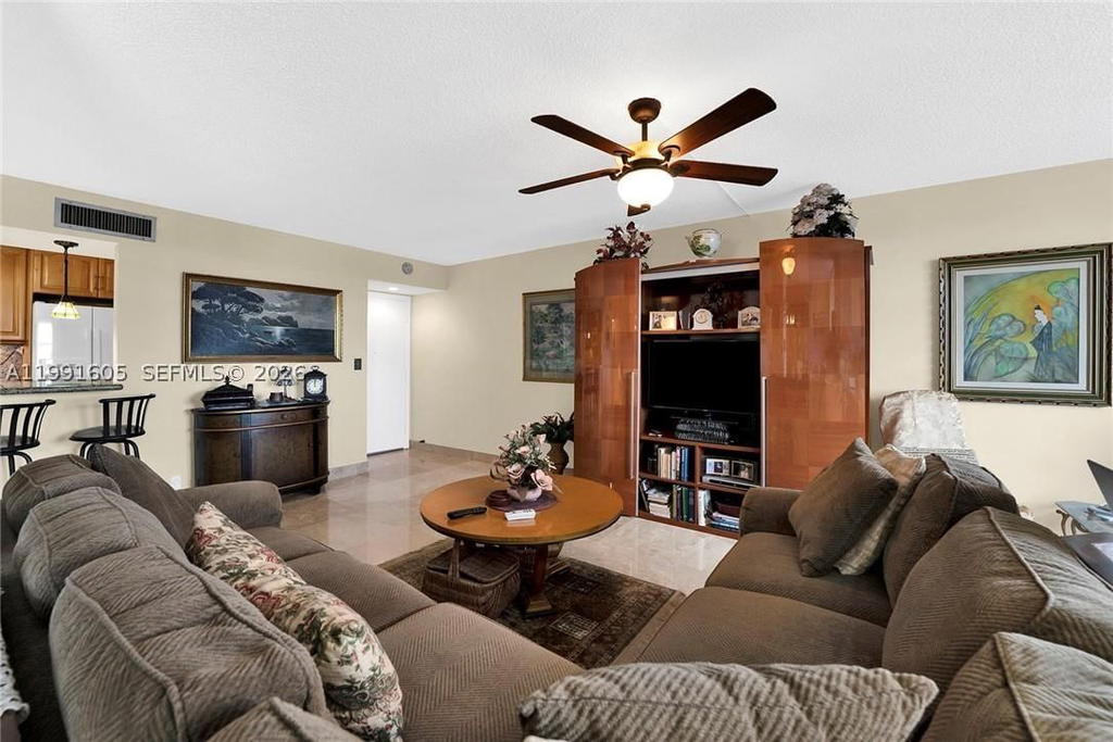 Real estate property located at 1400 Ocean Dr #1004, Broward, Trafalgar Towers Condomin, Hollywood, FL