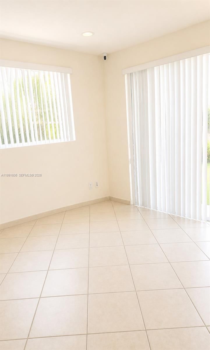 Real estate property located at 15615 42nd Ter, Miami-dade, Lakes Of The Meadow Sec 5, Miami, FL
