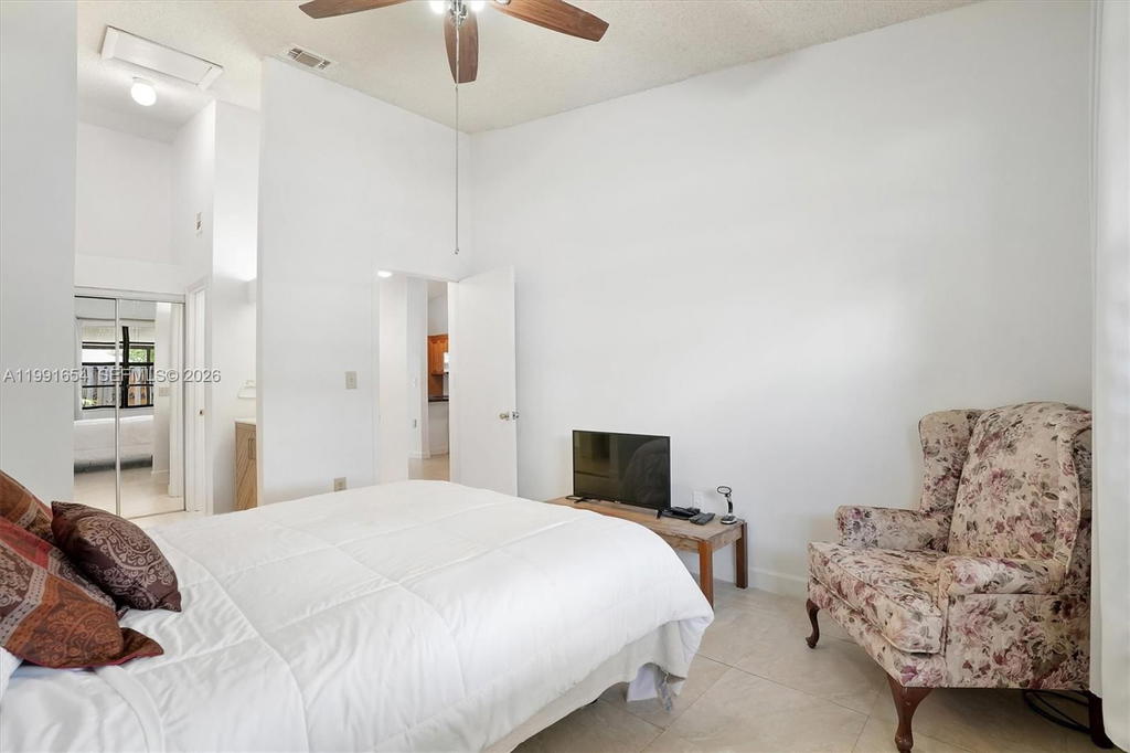 Real estate property located at 6723 188th Ter, Miami-dade, Country Lake Manors Townh, Hialeah, FL