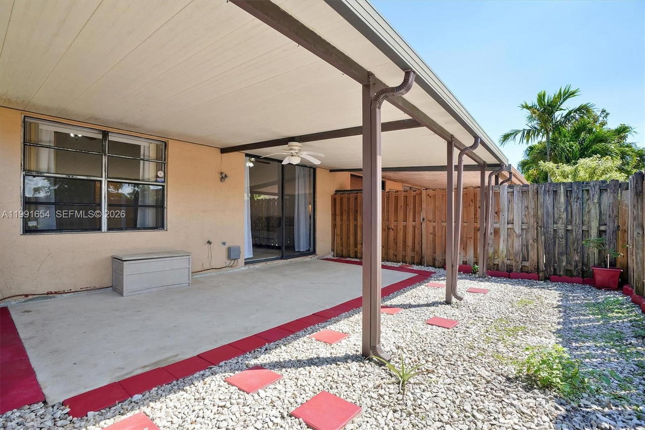 Real estate property located at 6723 188th Ter, Miami-dade, Country Lake Manors Townh, Hialeah, FL
