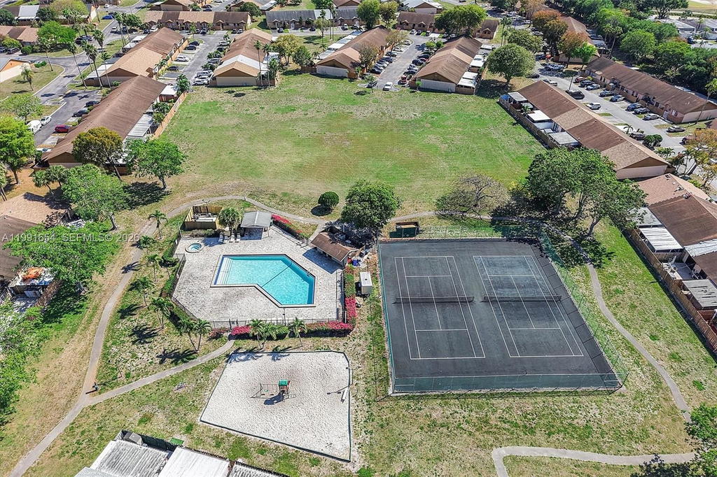 Real estate property located at 6723 188th Ter, Miami-dade, Country Lake Manors Townh, Hialeah, FL