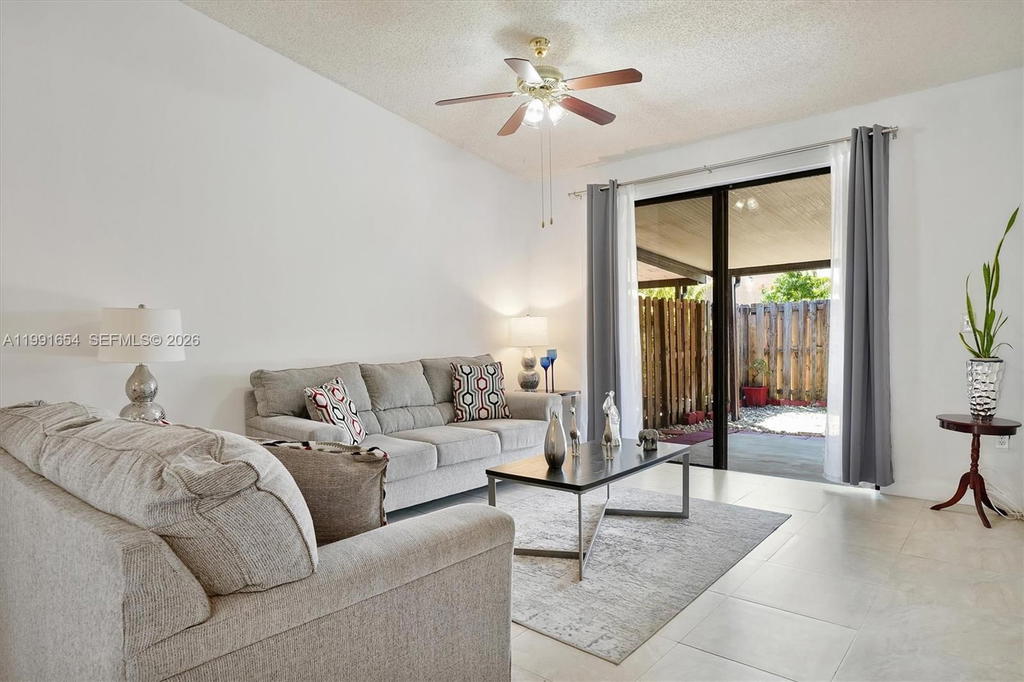 Real estate property located at 6723 188th Ter, Miami-dade, Country Lake Manors Townh, Hialeah, FL