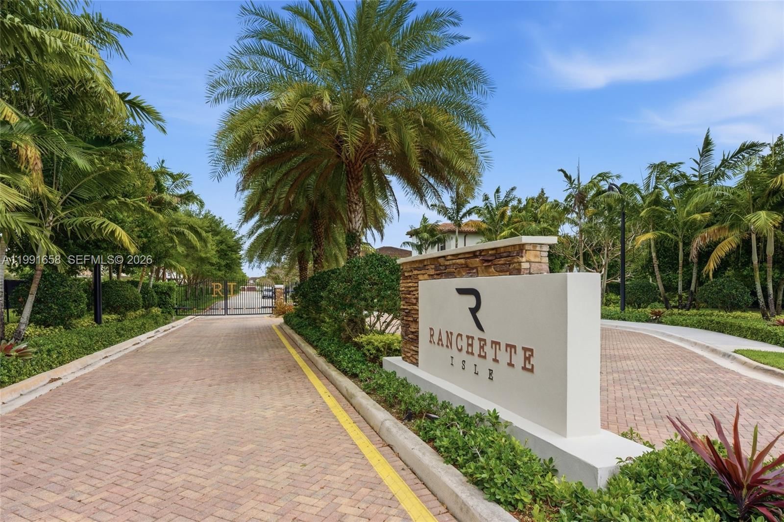 Real estate property located at 10460 Ranchette Dr, Broward, Ranchette Isle, Cooper City, FL