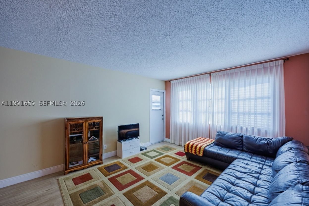 Real estate property located at 2300 Park Ln #203, Broward, Sheridan Lakes Condo Apts, Hollywood, FL