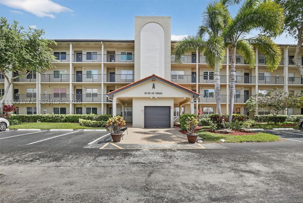 Real estate property located at 901 128th Ter #102A, Broward, Cambridge At Century, Pembroke Pines, FL